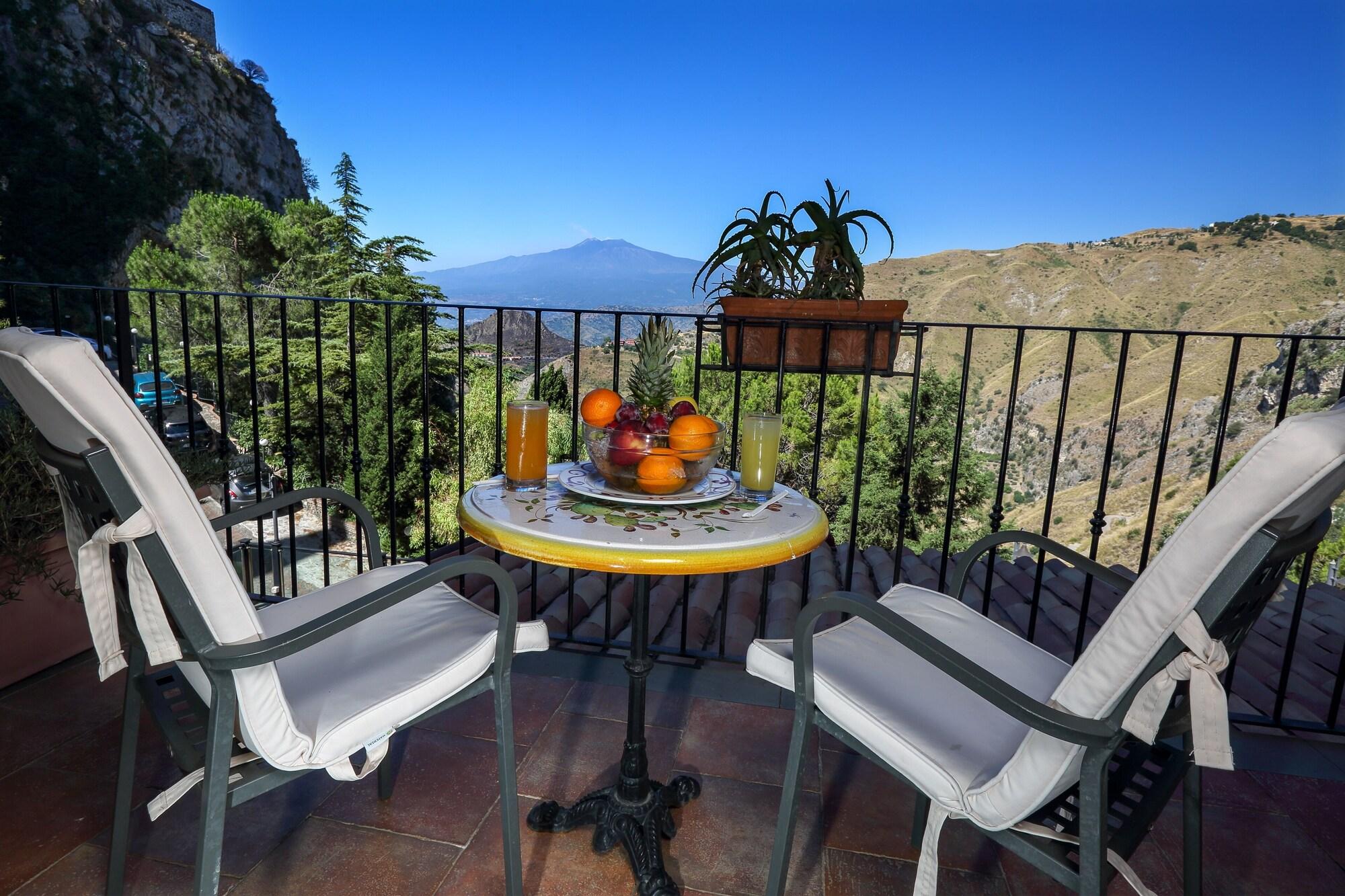 Sonia Hotell Taormina